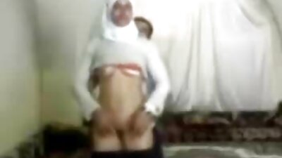 Bystig asiatisk flickvän ger en slarvig avsugning