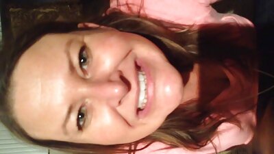 Petite blond tonåring ger henne fitta för första gången